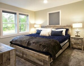 4 bedrooms, desk, iron/ironing board, WiFi - Beautiful & Spacious 4BR/2BA Duplex/House-Pool and Fire Pit-Sleeps10 (Oak Island)