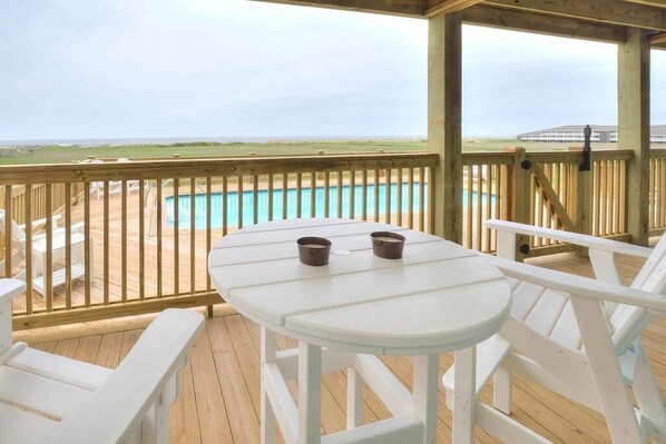 Outdoor dining - Ocean Front-7BR/6.5BA Home-Elevated Pool-Elevator-Dog Friendly-Sleeps 24 (Oak Island)