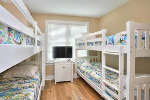 7 bedrooms, iron/ironing board, free WiFi, bed sheets