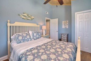 4 bedrooms, iron/ironing board, free WiFi, bed sheets