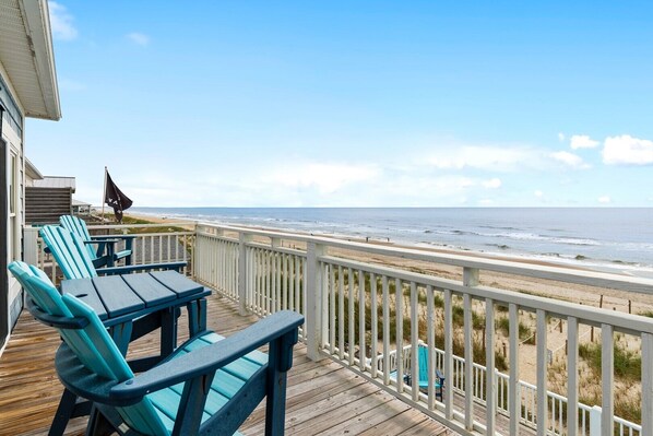 Property grounds - 7BR/6.5BA Home - Oceanfront, POOL, ELEVATOR, REDECORATED, Sleeps 21 (Oak Island)