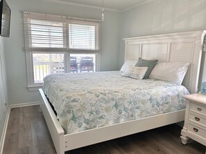 4 bedrooms, desk, iron/ironing board, WiFi - Beautiful Completely Renovated,2nd Row/Ocean View 4 BR/2 BA Island Home-Sleeps 8 (Oak Island)