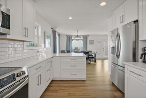 Fridge, microwave, oven, stovetop - Experience oceanfront luxury at Dragonfly in Oak Island, sleeping up to 12 guests. (Oak Island)