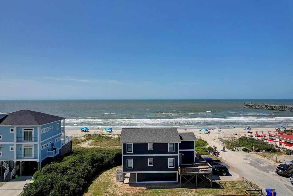 5BR/4BA Home - REMODELED, Oceanfront, Close to Pier, Sleeps 10
