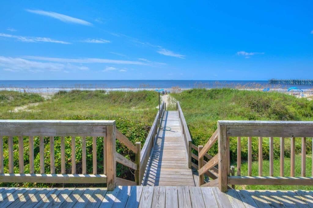 بالقرب من الشاطئ