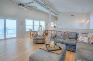 Télévision, lecteur de DVD, livres