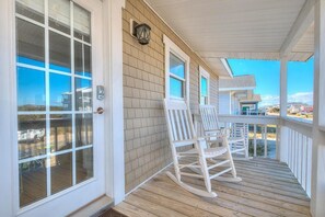 Property grounds - Experience beachfront luxury at Humble by the Sea, Oak Island's perfect getaway! (Oak Island)