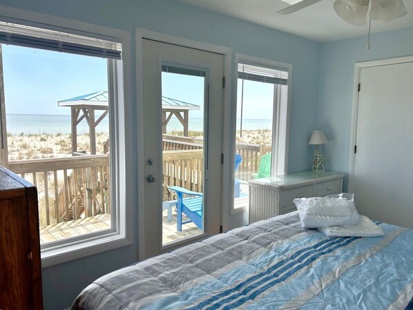 4 bedrooms, desk, iron/ironing board, WiFi