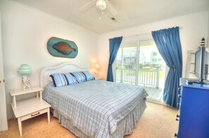 4 bedrooms, desk, iron/ironing board, WiFi