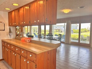 Interior - Excellent Location to Beach-5 Bedroom/3 Bath Ocean View Home-Sleeps 16 (Oak Island)