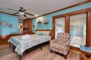 4 Schlafzimmer, Schreibtisch, Bügeleisen/Bügelbrett, WLAN