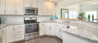 5BR/4.5BA-Completely Remodeled,Oceanfront, Pool, Hot Tub, Sleeps 13