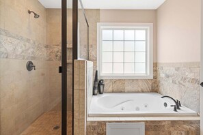 Badewanne, Whirlpool, Handtücher