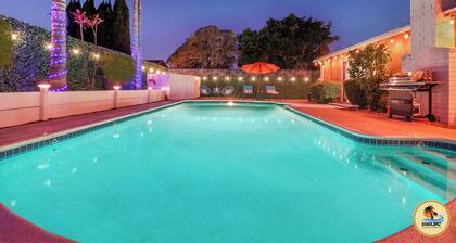 Inviting Home w/ Mountain Views + Pool/Spa