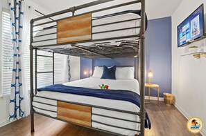 3 bedrooms, desk, iron/ironing board, travel cot