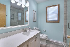 Bathtub, towels