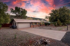 Exterior - *NEW* Luxury Private West Sedona Red Rock Retreat! (Sedona)