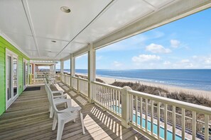 Property grounds - Beautiful,7BR/6.5BA Oceanfront Home-Elevator,Pool,Dog Friendly-Sleeps19 (Oak Island)