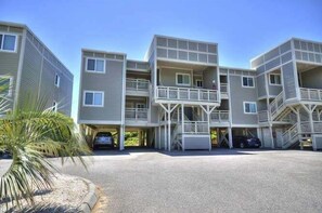 Exterior - Oceanfront condo with stunning views, 2 bedrooms, perfect for families in Oak Island. (Oak Island)