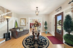 Interior - Beautiful 4 Bedroom Retreat in the heart of Shenandoah (Stanley)