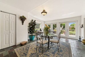 Dining - Beautiful 4 Bedroom Retreat in the heart of Shenandoah (Stanley)