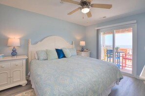 3 bedrooms, desk, iron/ironing board, WiFi - Oceanview Condo in Oak Island with 3 bedrooms, perfect for families or groups. (Oak Island)