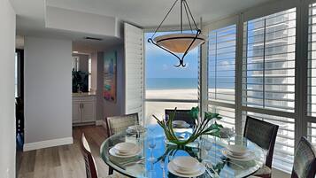 Condo, Multiple Beds, Beach View (#606 - No Pets Allowed) | Dining