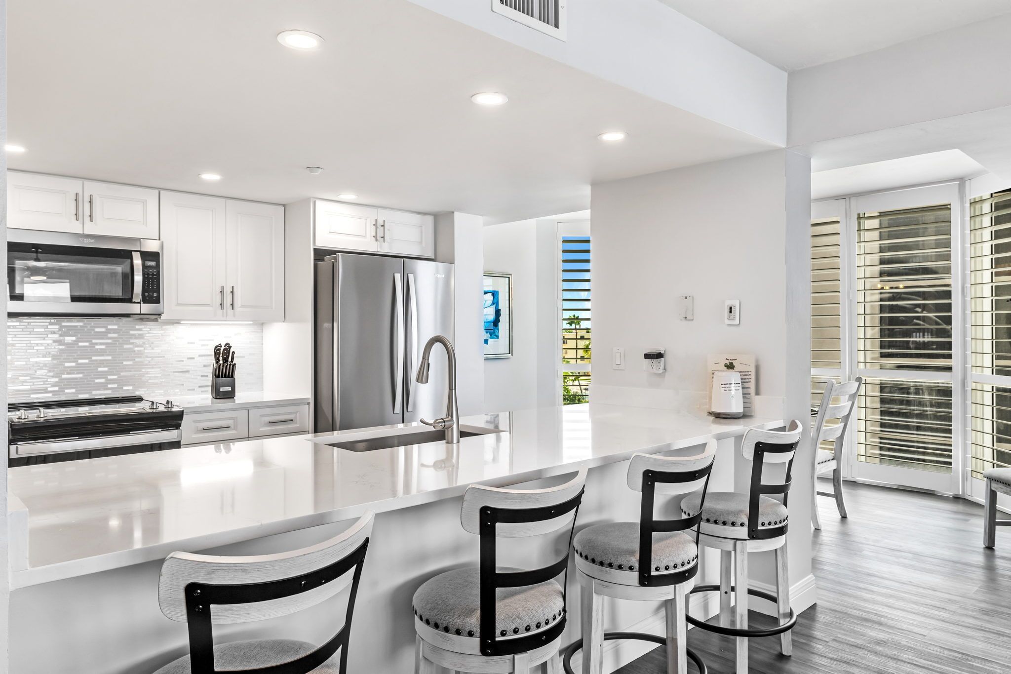 Condo, Multiple Beds, Beach View (405 - No Pets Allowed) | Private kitchen | Microwave, oven, dishwasher, coffee/tea maker