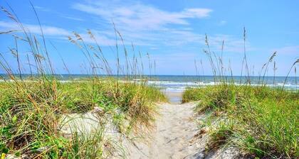 Experience ocean views at Oak Island OW 3204, a spacious 3-bedroom condo ideal for 10 guests.