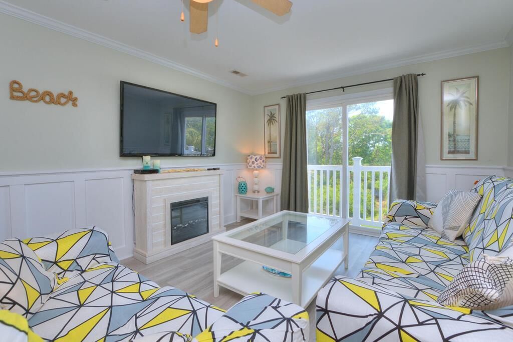 Télévision, cheminée, lecteur de DVD