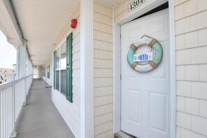 Exterior detail - 3 BR/2.5 BA Condo - Ocean View,Pool,Elevator,Walk to Beach,Dog Friendly,Sleeps 9 (Oak Island)