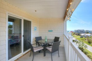 Outdoor dining - 3 BR/2.5 BA Condo - Ocean View,Pool,Elevator,Walk to Beach,Dog Friendly,Sleeps 9 (Oak Island)