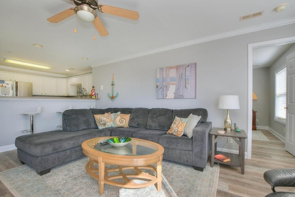 This 3 BR/2.5 BA Ocean View Condo Has It All-POOL,Elevator,Pets & BEACH-Sleeps 7