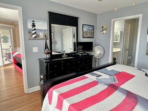 3 habitaciones, escritorio, tabla de planchar con plancha y wifi