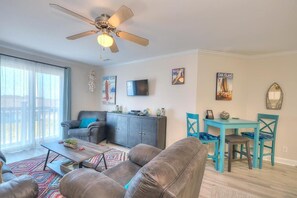 Una televisión, un reproductor de DVD