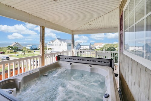 11BR/7.5BA Home - RENOVATED, Pool, Hot Tub, Elevator, Sleeps 35