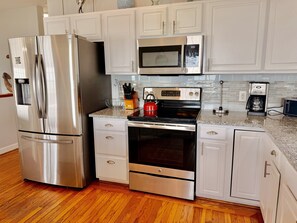 Coffee/tea maker, fridge, microwave, oven