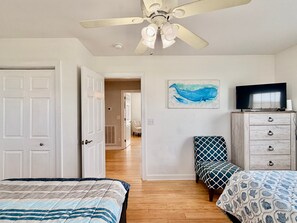 6 bedrooms, iron/ironing board, WiFi (free), bed sheets