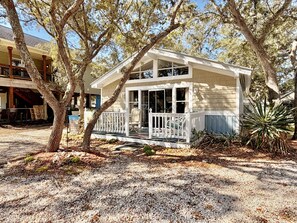 Terrace/patio - Reel Thrill: Cozy 3-bed retreat in Oak Island, perfect for family getaways! (Oak Island)
