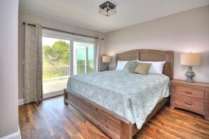 6 bedrooms, iron/ironing board, WiFi, bed sheets - Sea Cure - Oceanfront 6 BR/5 BA Home, Private POOL, Sleeps 20 (Oak Island)