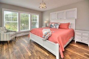 6 bedrooms, iron/ironing board, free WiFi, bed sheets