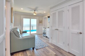 TV, DVD player - Oceanfront Sea Shack Memories in Oak Island, NC - A perfect getaway for 15 guests! (Oak Island)