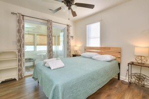 4 bedrooms, desk, iron/ironing board, WiFi - Unique, Beautiful, NEW, 4BR/2.5BA Oceanfront Home, Sleeps 10 (Oak Island)