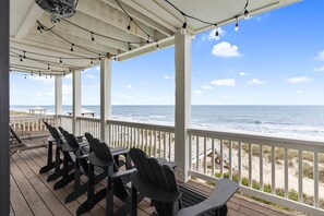 Property grounds - Experience luxury at Shangri-La, an oceanfront 10-bedroom retreat in Oak Island. (Oak Island)