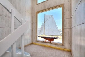 Interior - 5BR/3BA Home - Spacious, Oceanfront, Hot Tub, Dogs Allowed, Sleeps 10 (Oak Island)