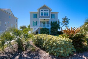 Exterior - Still Waters: Cozy 3BR waterfront home in Oak Island, perfect for family getaways. (Oak Island)