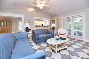 テレビ、DVD プレーヤー