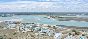 Spacious-oceanfront-7BR/5BA Home with Private Elevated Pool-Sleeps 17
