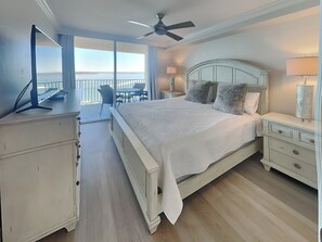 Apartamento, 1 cama de matrimonio grande con sofá cama, piscina privada (0 - No Pets Allowed) | 1 dormitorio, decoración individual, mobiliario individual y wifi gratis