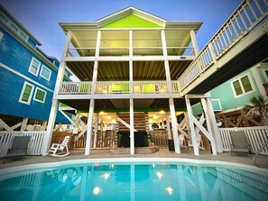 Pool - Discover Zion in Oak Island: an oceanfront dream with 5 bedrooms for 12 guests! (Oak Island)